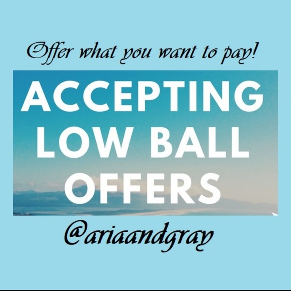 ❗❗CLOSET CLEAR OUT- ACCEPTING LOW BALL OFFERS ❗❗ - Picture 1 of 1